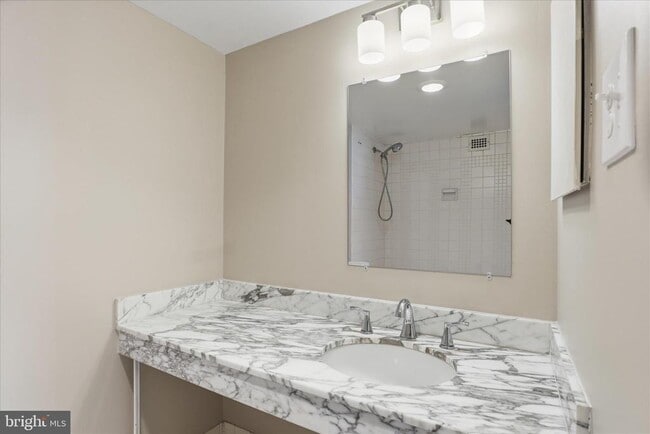 Building Photo - 301 N Beauregard St