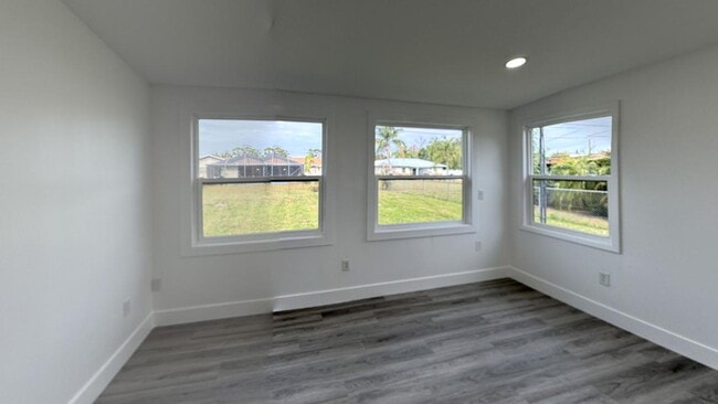 Building Photo - 4-bedroom, 2-bathroom