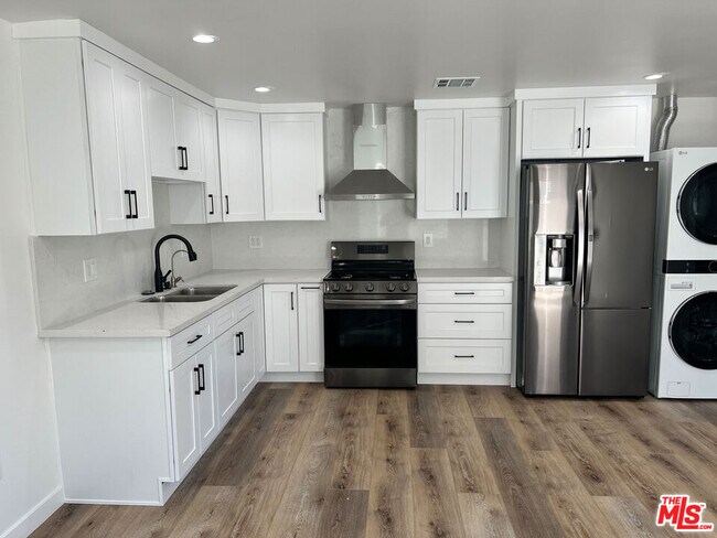 Building Photo - 7718 N Glenoaks Blvd