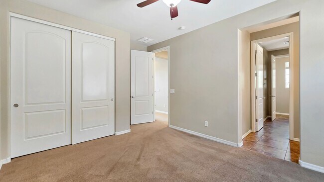 Building Photo - Upgraded kitchen and lots of sq ft in Verrado!