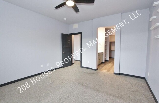 Building Photo - Immaculate Single Level w/UBR Home