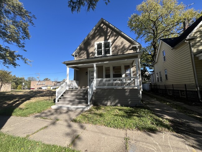 Building Photo - 12031 S Lowe Ave