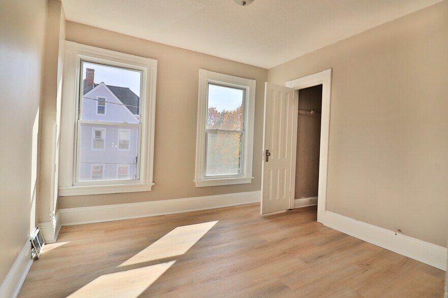 Building Photo - 154 Hawthorne Ave
