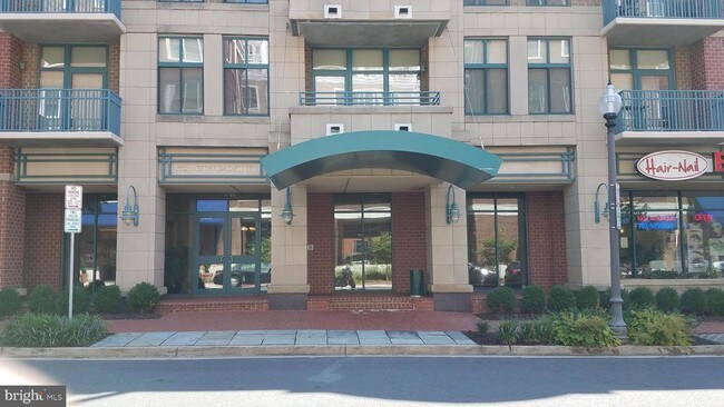 Building Photo - 502 W Broad St