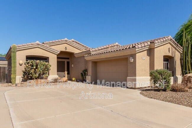 Building Photo - 737 S Sycamore Pl