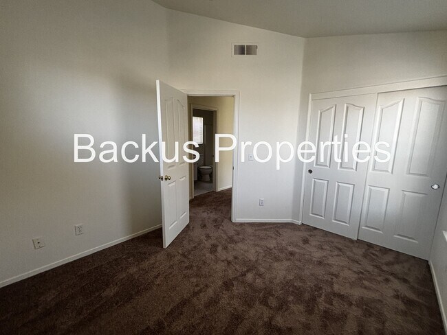 Building Photo - Wonderful two bedroom home close to Constitution shopping center