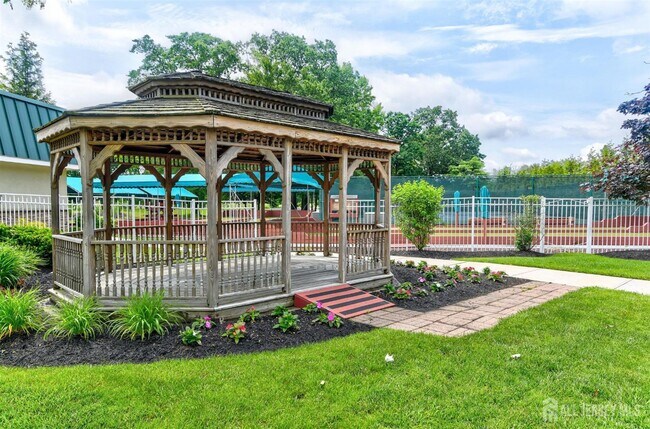 Building Photo - 368B Metuchen Dr