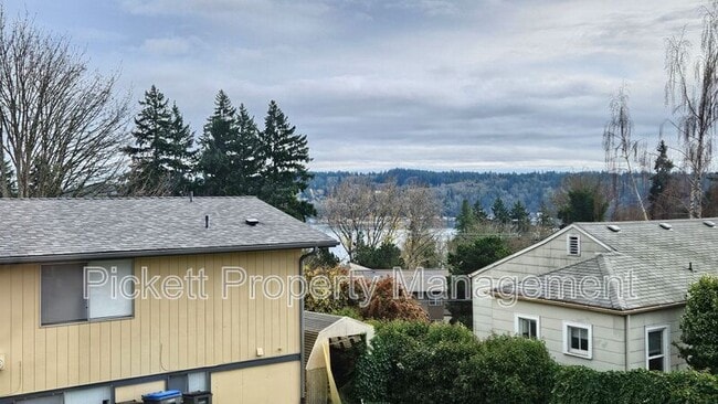 Building Photo - 1621 Trenton Ave