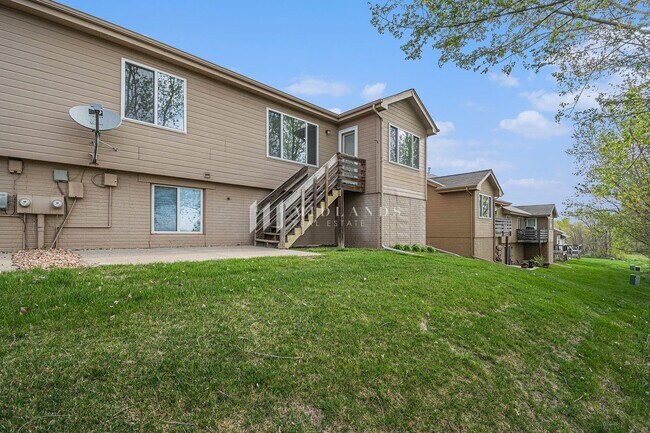 Building Photo - Ranch Townhome in Shadow View