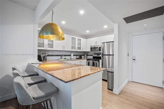Building Photo - 2301 Collins Ave