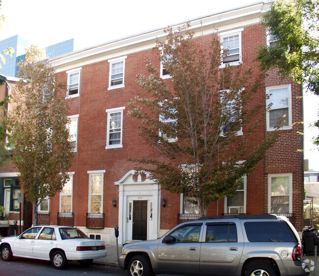 Building Photo - 824 N West St