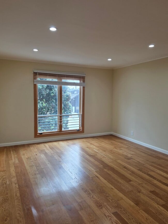 Building Photo - Remodeled Home 2 Blocks from Ocean Beach