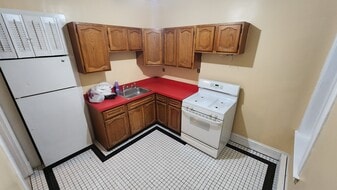 Building Photo - 315 McClellan St