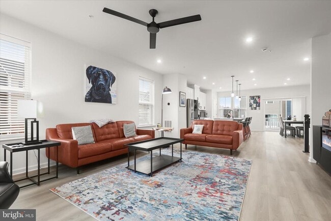 Building Photo - 1624 Aster Ln