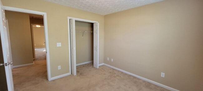 Building Photo - 4 Bedroom/ 2 Bath Home close to Fort Benning