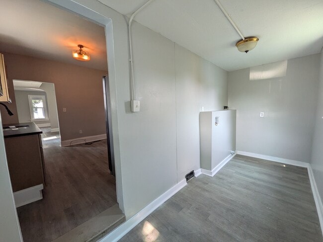 Building Photo - 473 E Markison Ave