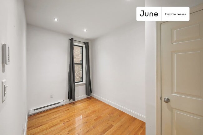 Building Photo - 235 W 109th St