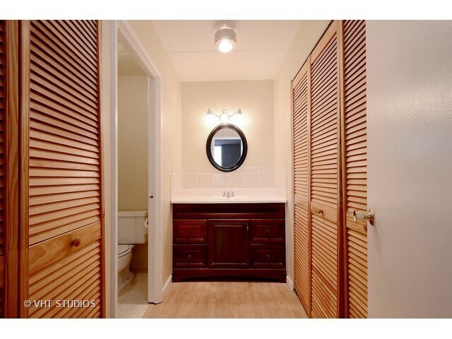 Building Photo - 225 S Rohlwing Rd