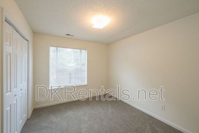 Building Photo - 5689 Isleworth Way