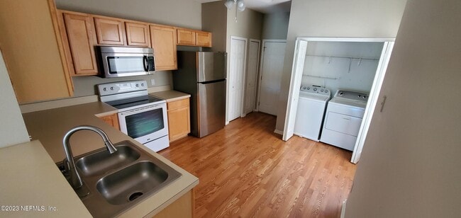 Building Photo - 401 Scrub Jay Dr