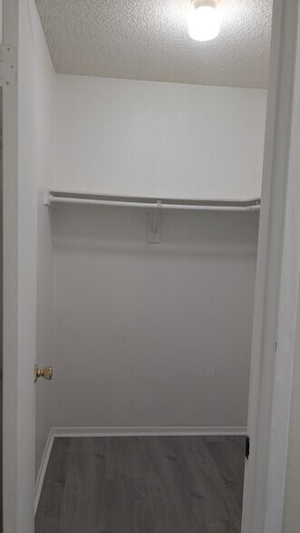 Building Photo - 24158 Amberley Dr