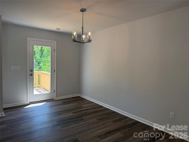 Building Photo - 1207 Suncrest Ave