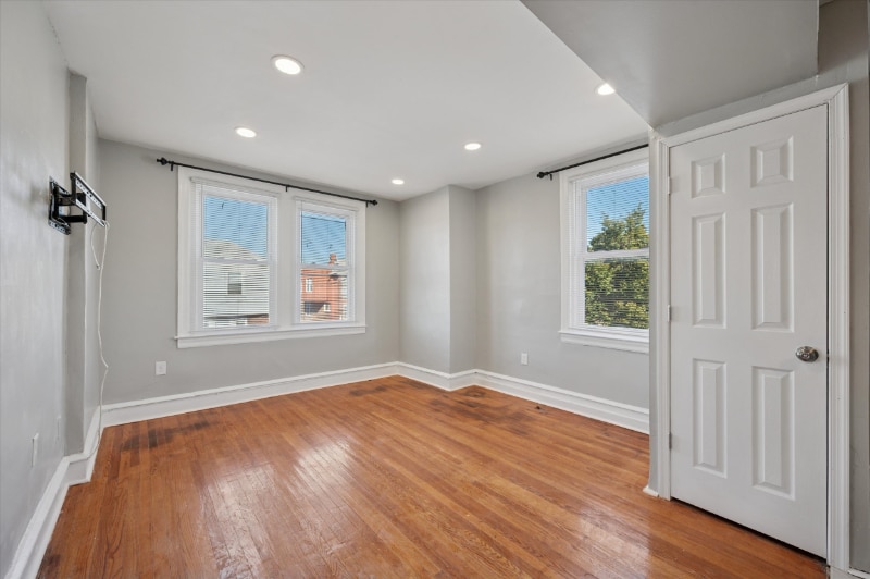 Building Photo - 1733 67th Ave