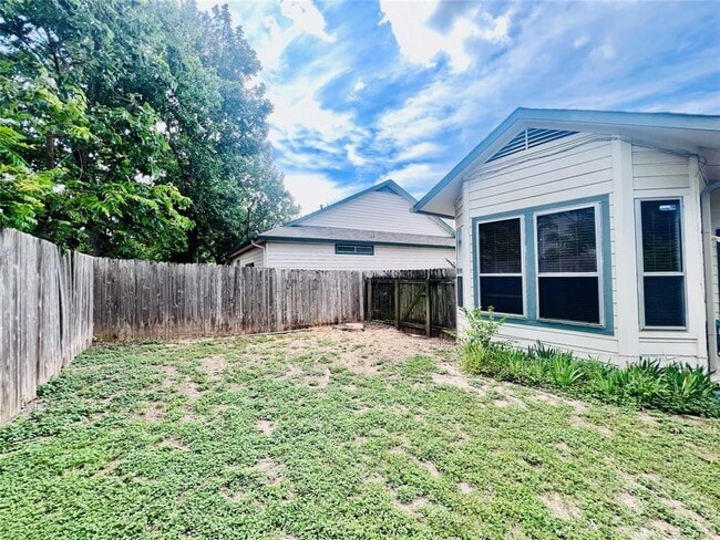 Building Photo - 2016 Castle View Dr