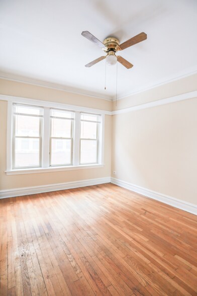 Building Photo - 4445 N Damen Ave