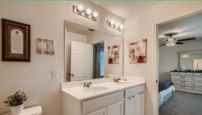 Building Photo - 301 La Dera Dr