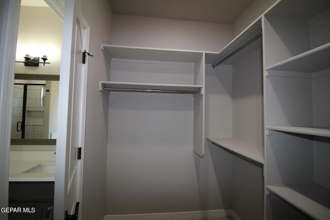 Building Photo - 509 Cedarwood Ave