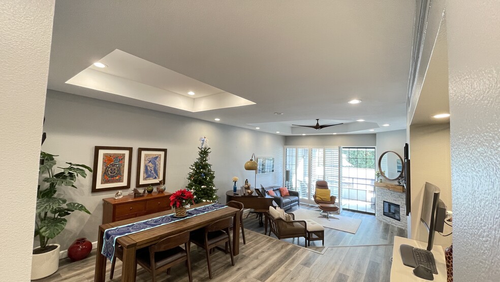 Dining room to Living Room - 902 W Glendale Ave