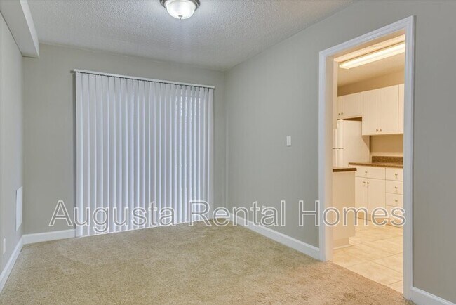 Building Photo - 2905 Arrowhead Dr