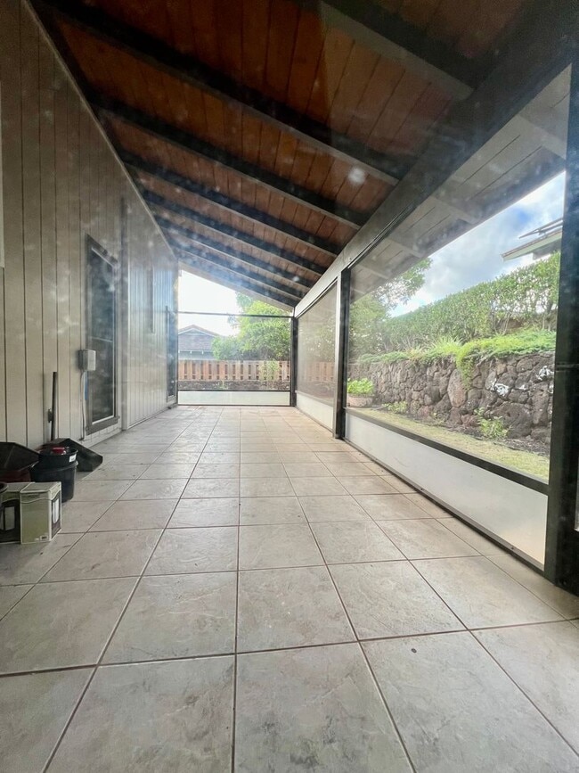 Building Photo - Spacious & Desirable 4/2/2 Single Family H...