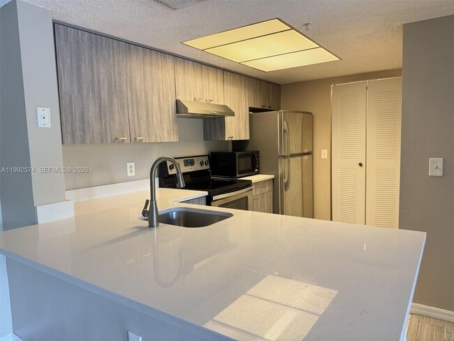 Building Photo - 5015 Wiles Rd