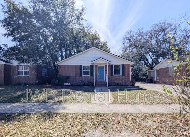 Building Photo - 44 W 55th St