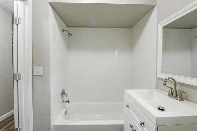 Building Photo - 319 Rustic Dr