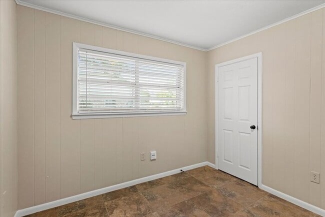 Building Photo - 122 Clarence Dr