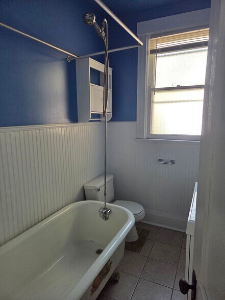 Building Photo - 229 E 5th St