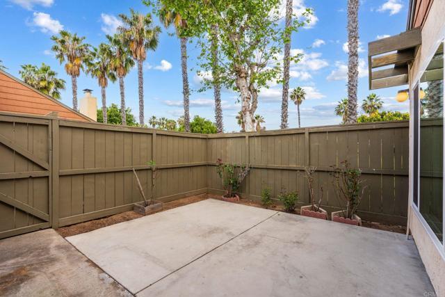 Building Photo - 10575 Caminito Glenellen