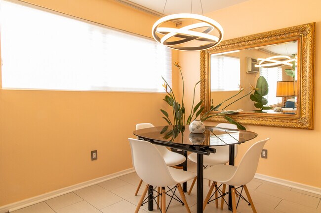 Building Photo - 960 Larrabee St