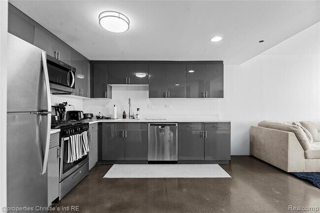 Building Photo - 3320 Spinnaker Ln