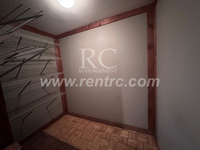 Building Photo - 705 Harmon-
