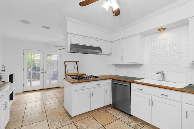 Building Photo - 11634 Southlake Dr