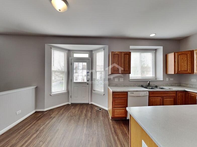 Building Photo - 9781 Chetwood Dr