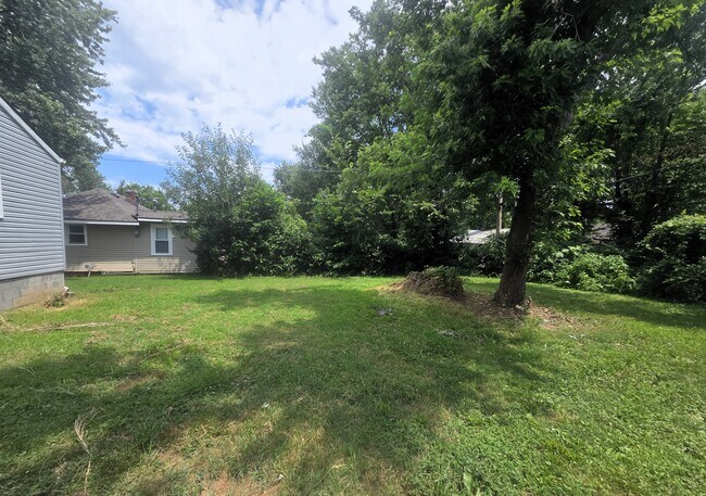 Building Photo - 2842 W Elm St
