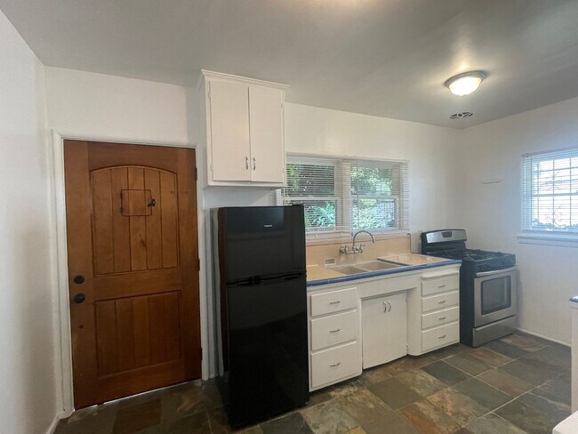 Building Photo - 1240-1246.5-12465 Tamarind Ave