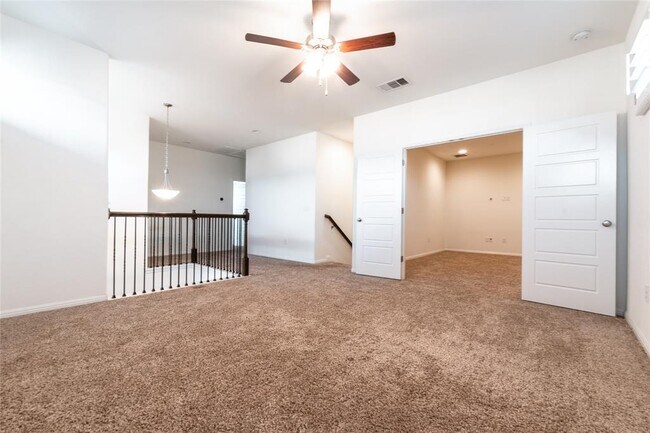 Building Photo - 2913 Zelma Dr
