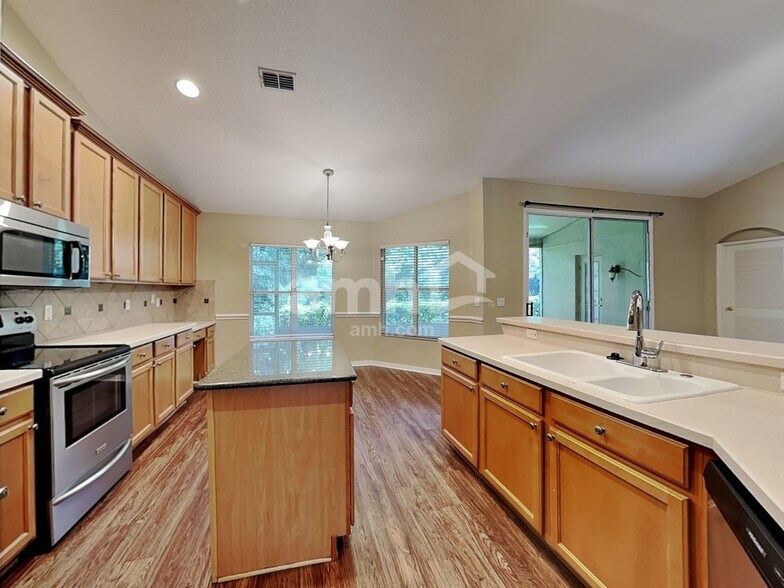Building Photo - 883 Moonluster Dr