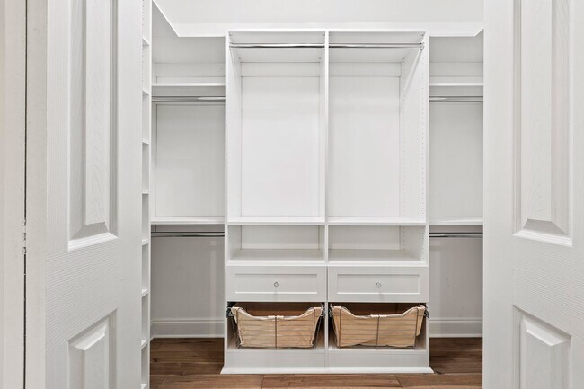 Building Photo - 4820 Powers Ferry Rd NW